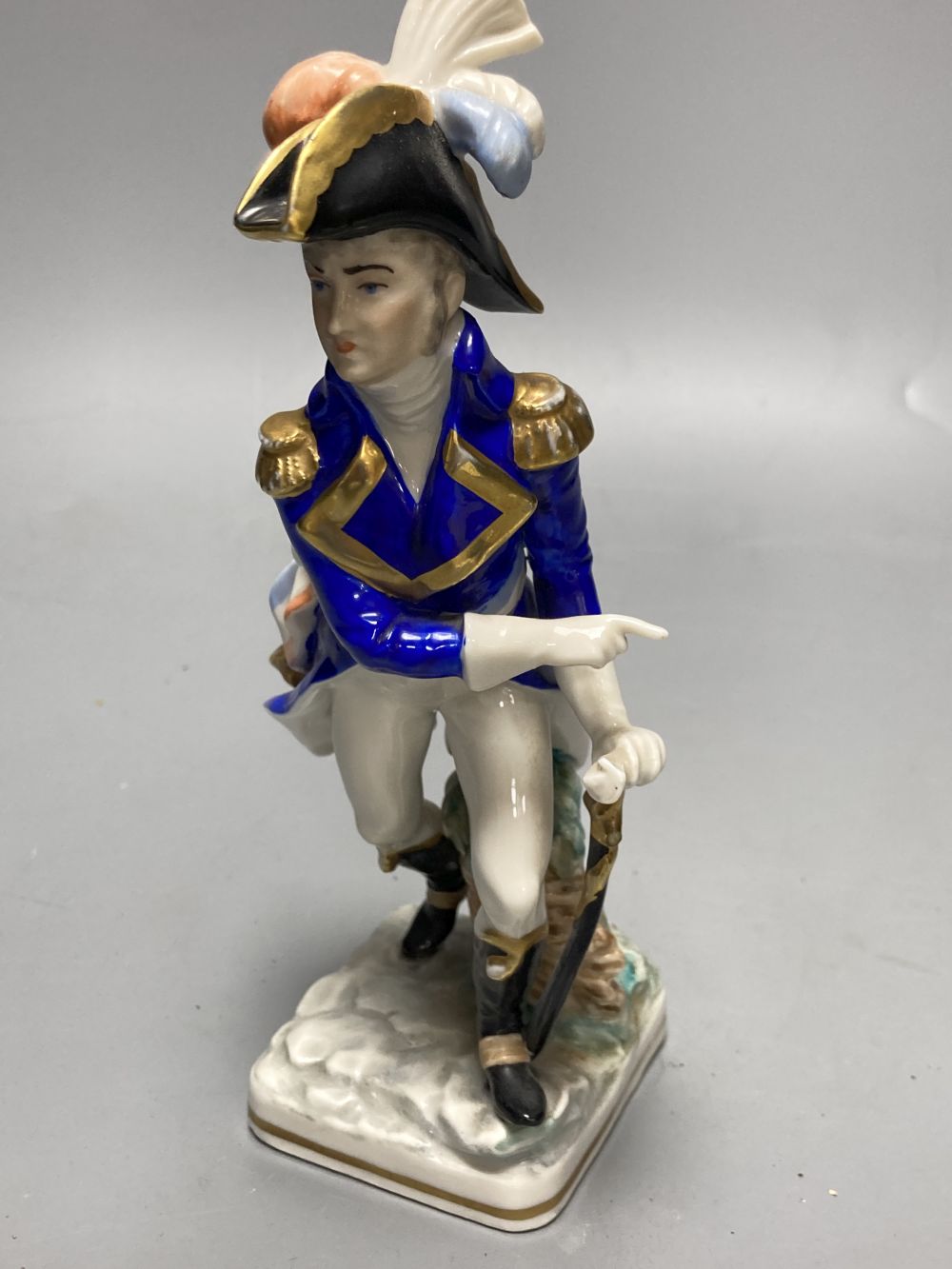 A pair of Naples figures of Napoleonic officers, height 22cm